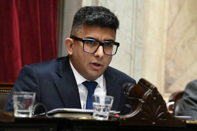 Jairo Guzmán atendió a Garrido por su acercamiento a Milei: “Por más que se quieran pintar de violeta, todos sabemos quiénes son”